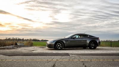 تصویر شماره 44 از آلبوم تصویر زمینه استون مارتین (aston martin v8 vantage)