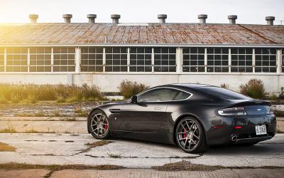 تصویر شماره 51 از آلبوم تصویر زمینه استون مارتین (aston martin v8 vantage)