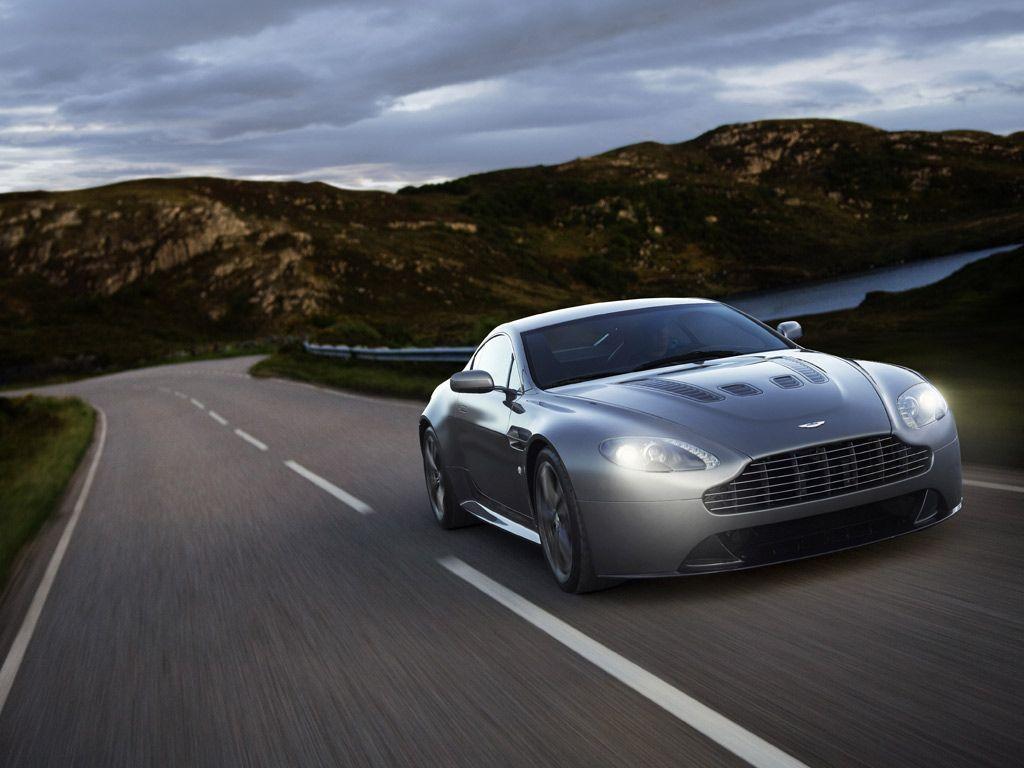 استون مارتین (aston martin v8 vantage)